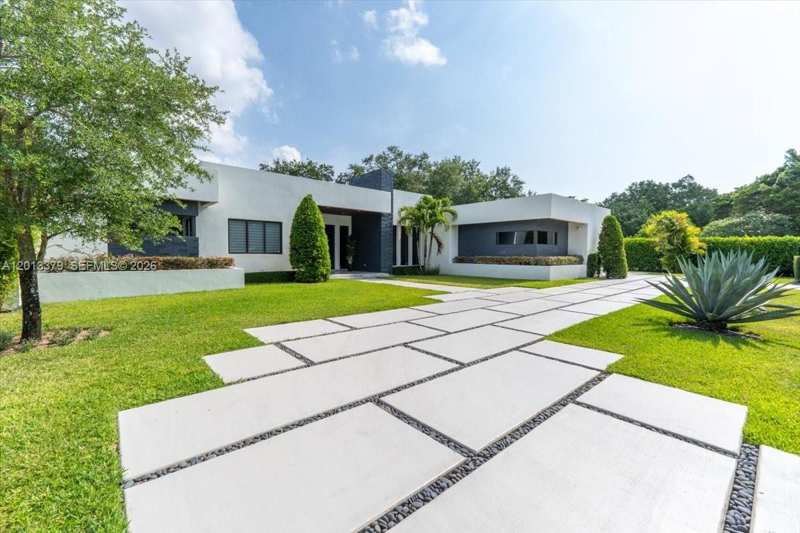 6785 SW 99th Ter, Pinecrest FL 33156