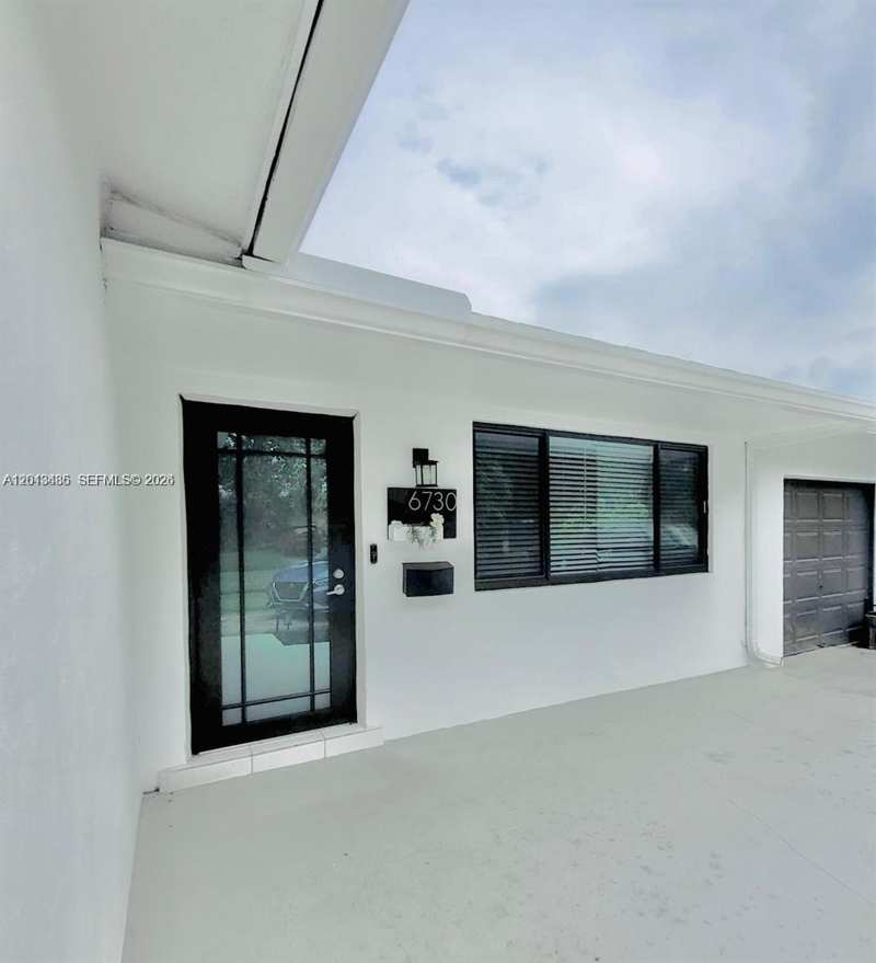 6730 Charleston St, Hollywood FL 33024