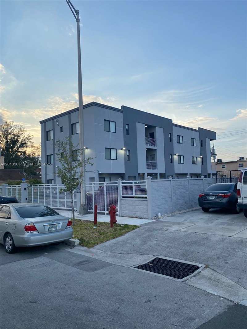 423 E 27th St # 102, Hialeah FL 33013