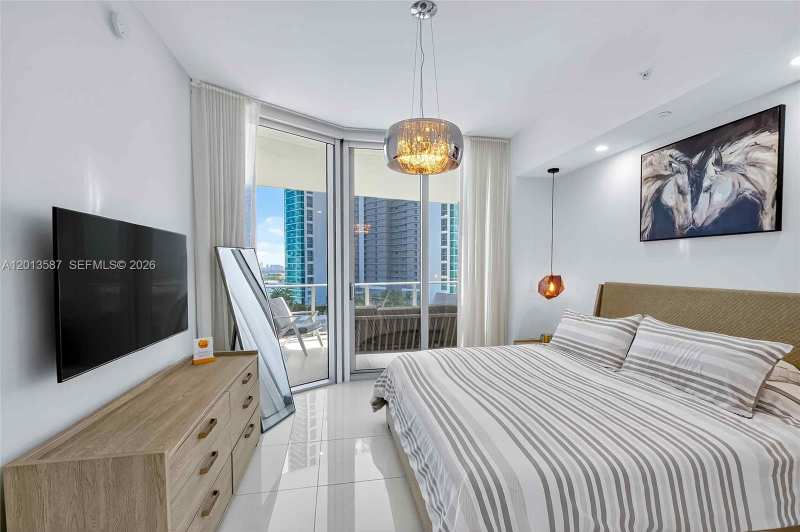 851 NE 1st Ave # 1603, Miami FL 33132