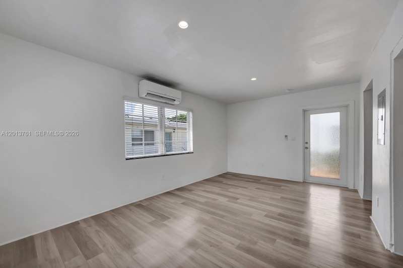 570 NE 68th St # 8, Miami FL 33138