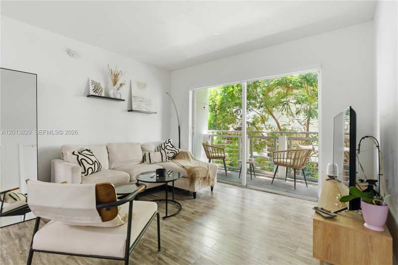 716 Michigan Ave # 303, Miami Beach FL 33139