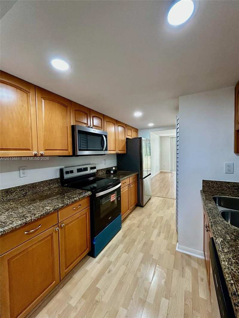 7451 NW 16th St # 304, Plantation FL 33313
