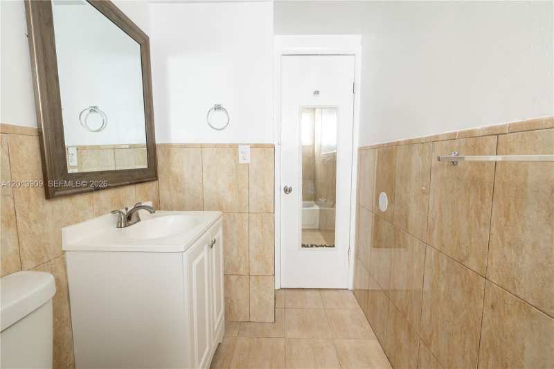 1091 SW 4th St # 1, Miami FL 33130