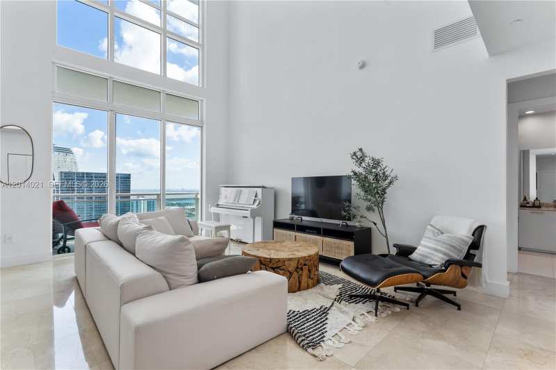 950 Brickell Bay Dr # 5506, Miami FL 33131