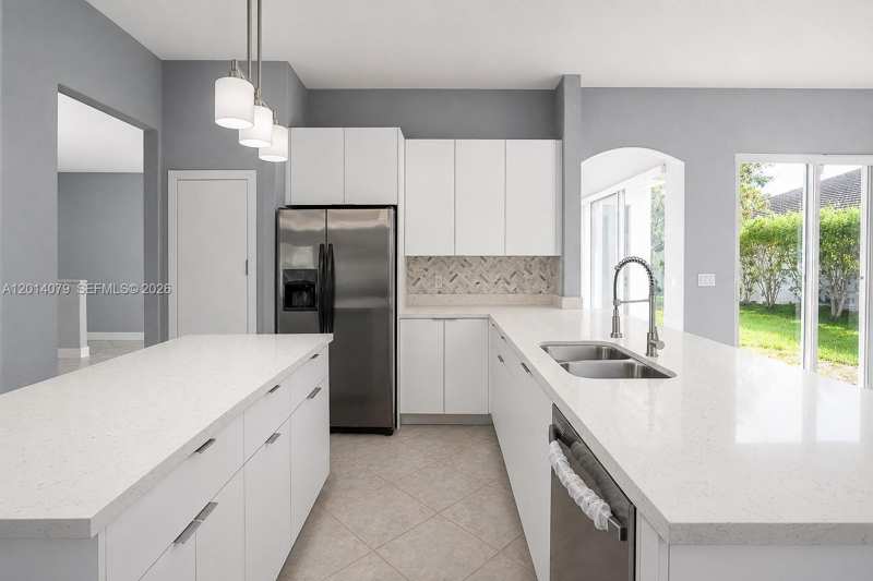 1101 NW 180th Ave, Pembroke Pines FL 33029