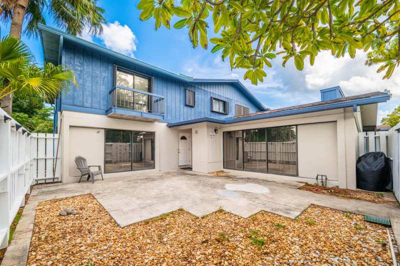 4643 Holly Lake Drive, Lake Worth FL 33463
