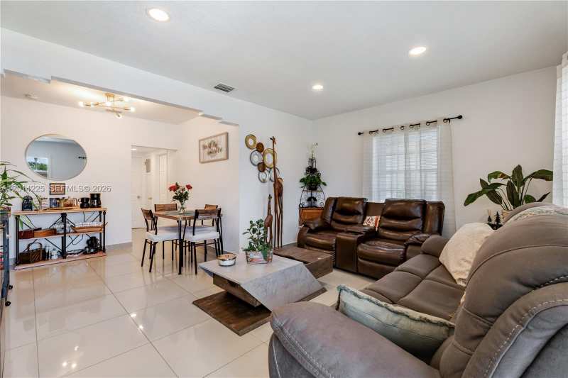 1059 NW 77th St, Miami FL 33150