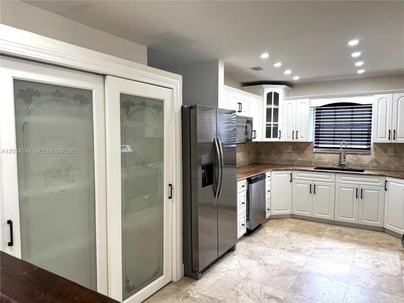 8320 NW 180th St, Hialeah FL 33015