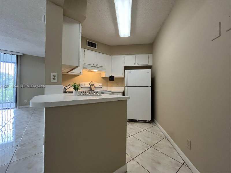 212 Lake Pointe Dr # 209, Oakland Park FL 33309
