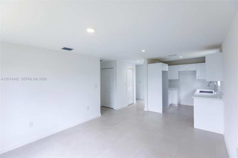 9155 NW 32 Ave, Miami FL 33147