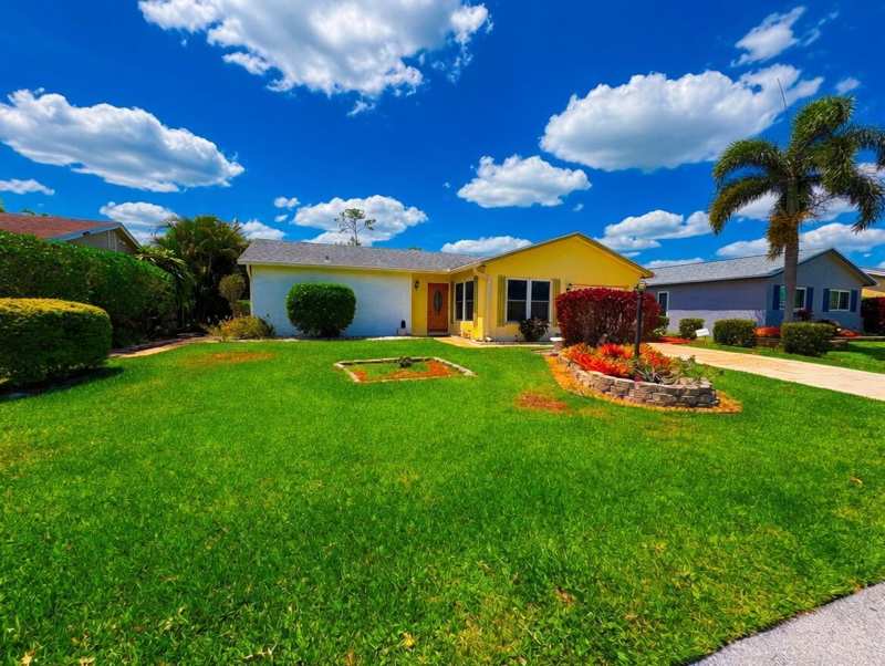 6304 Emerald Sky Lane, FL 33463