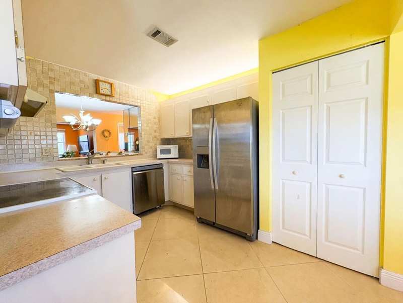 6304 Emerald Sky Lane, FL 33463