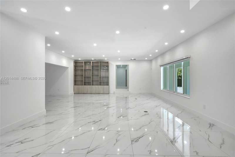 711 Sunset Dr, Coral Gables FL 33143