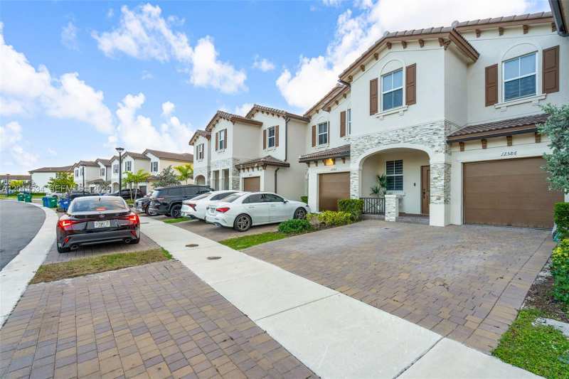 12586 NW 22nd Pl # 12586, Miami FL 33167