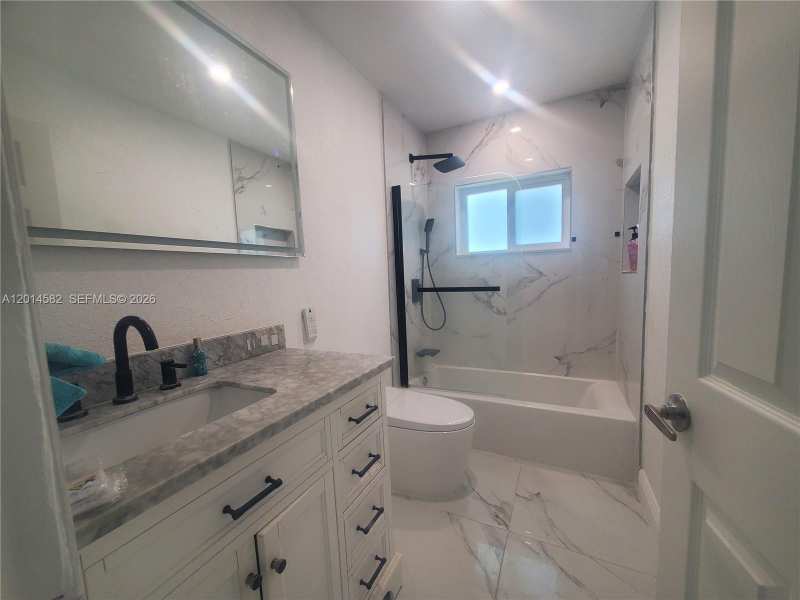 5240 SW 5th St, Margate FL 33068