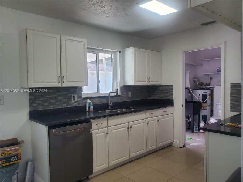5240 SW 5th St, Margate FL 33068
