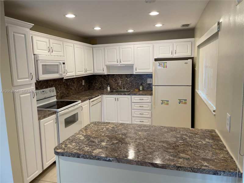 8621 NW 12th St # D178, Plantation FL 33322