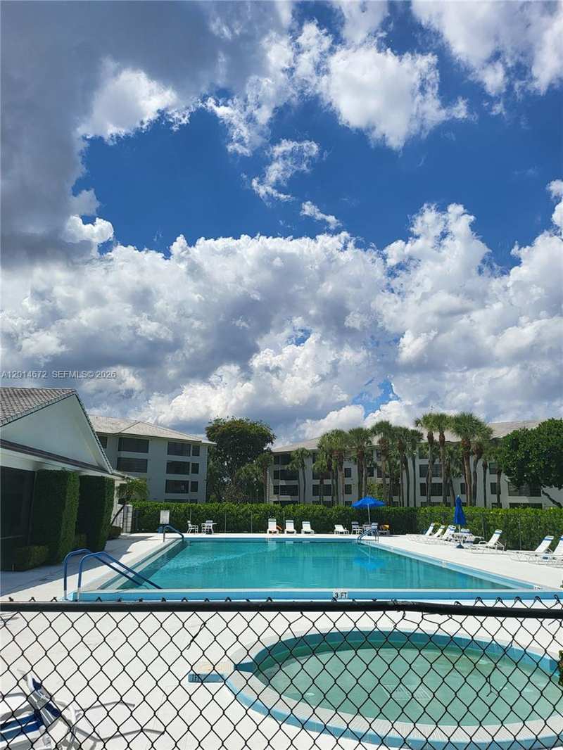 3640 Whitehall Dr # 406, West Palm Beach FL 33401