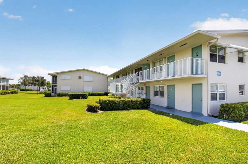 660 Horizon W # 107, Boynton Beach FL 33435