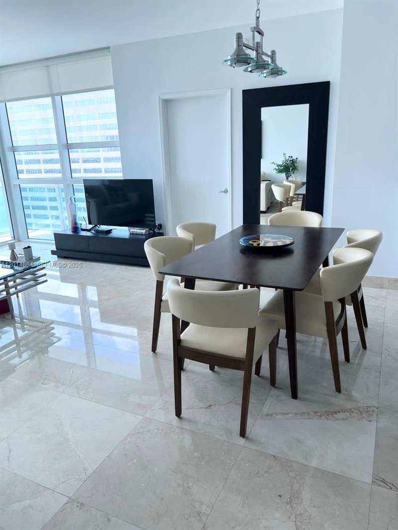 950 Brickell Bay Dr # 2711, Miami FL 33131