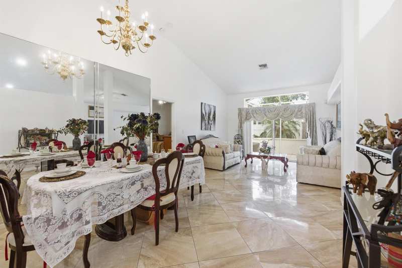 113 Saratoga Blvd Boulevard E, Royal Palm Beach FL 33411
