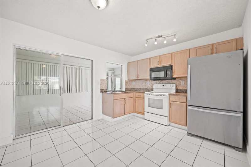 7004 NW 67th Ave, Tamarac FL 33321