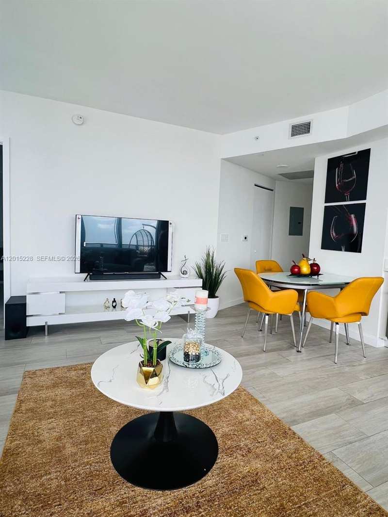55 SW 9th St # 3308, Miami FL 33130