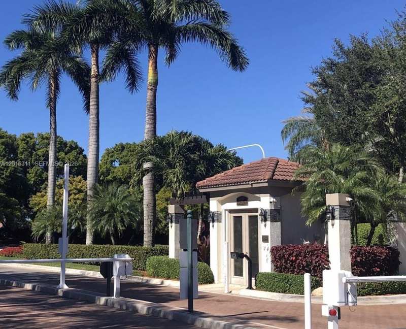 800 Sorrento Dr., Weston FL 33326