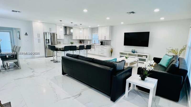 218 SE 3rd Pl # 0, Dania Beach FL 33004