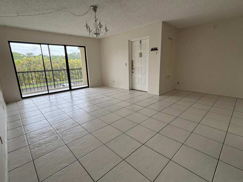 724 Sunny Pine Way # D2, FL 33415