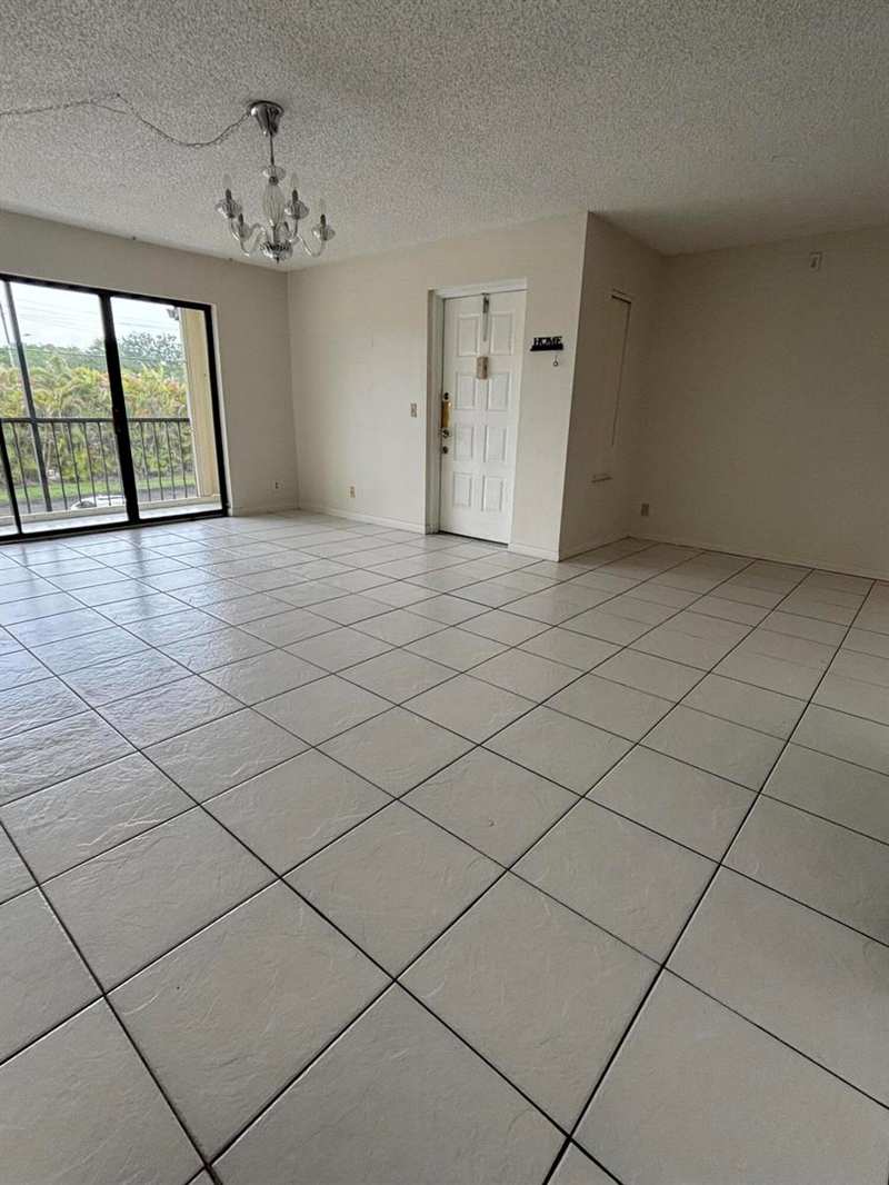 724 Sunny Pine Way # D2, FL 33415