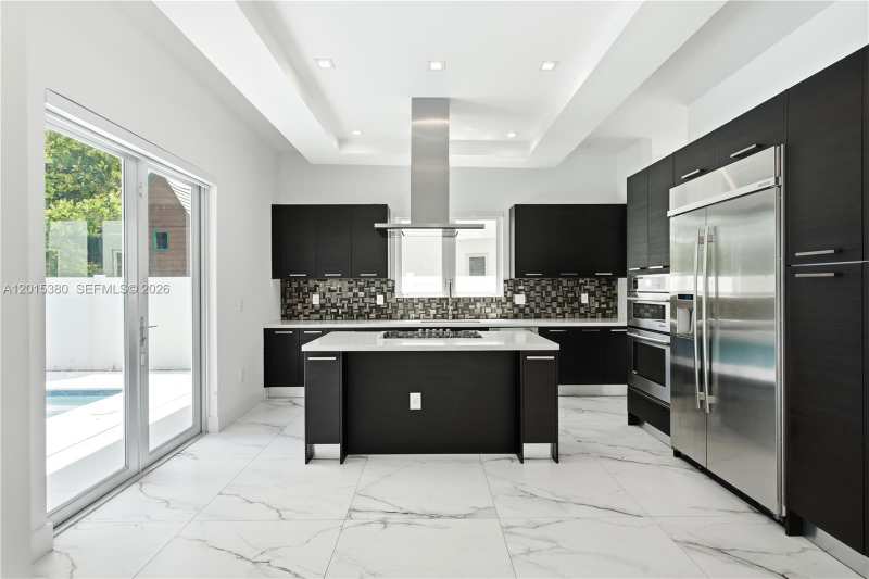8221 NW 34th Dr, Doral FL 33122