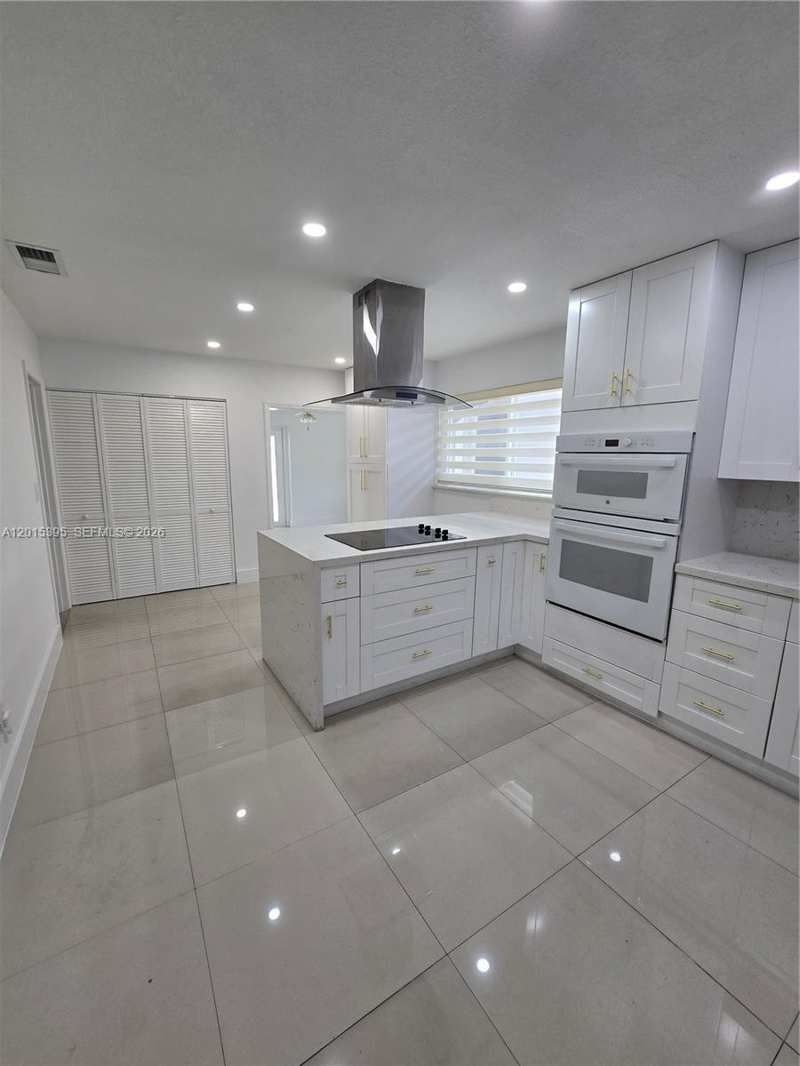 1417 W 40th St, Hialeah FL 33012