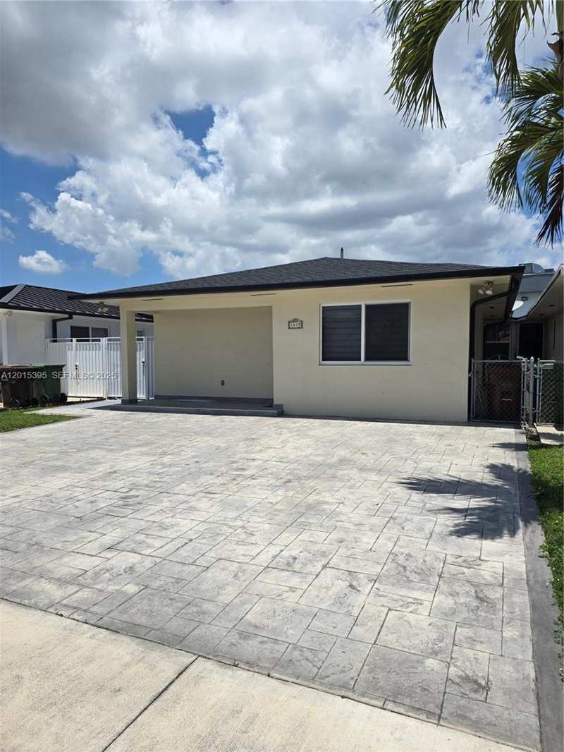 1417 W 40th St, Hialeah FL 33012