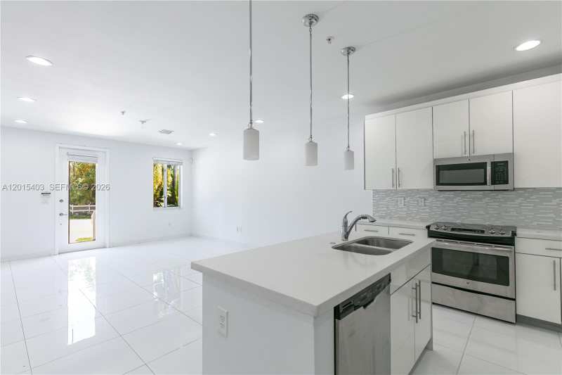 2610 NE 213th St # 103, Miami FL 33180