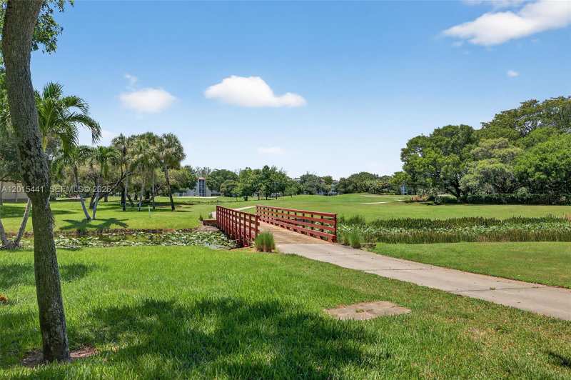 9470 Tangerine Pl # 105, Davie FL 33324