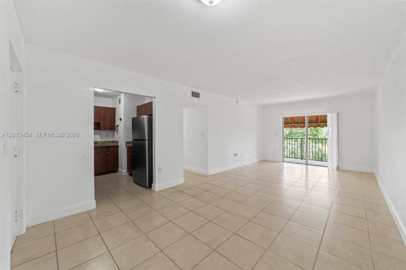 525 W 69th St # 306, Hialeah FL 33014