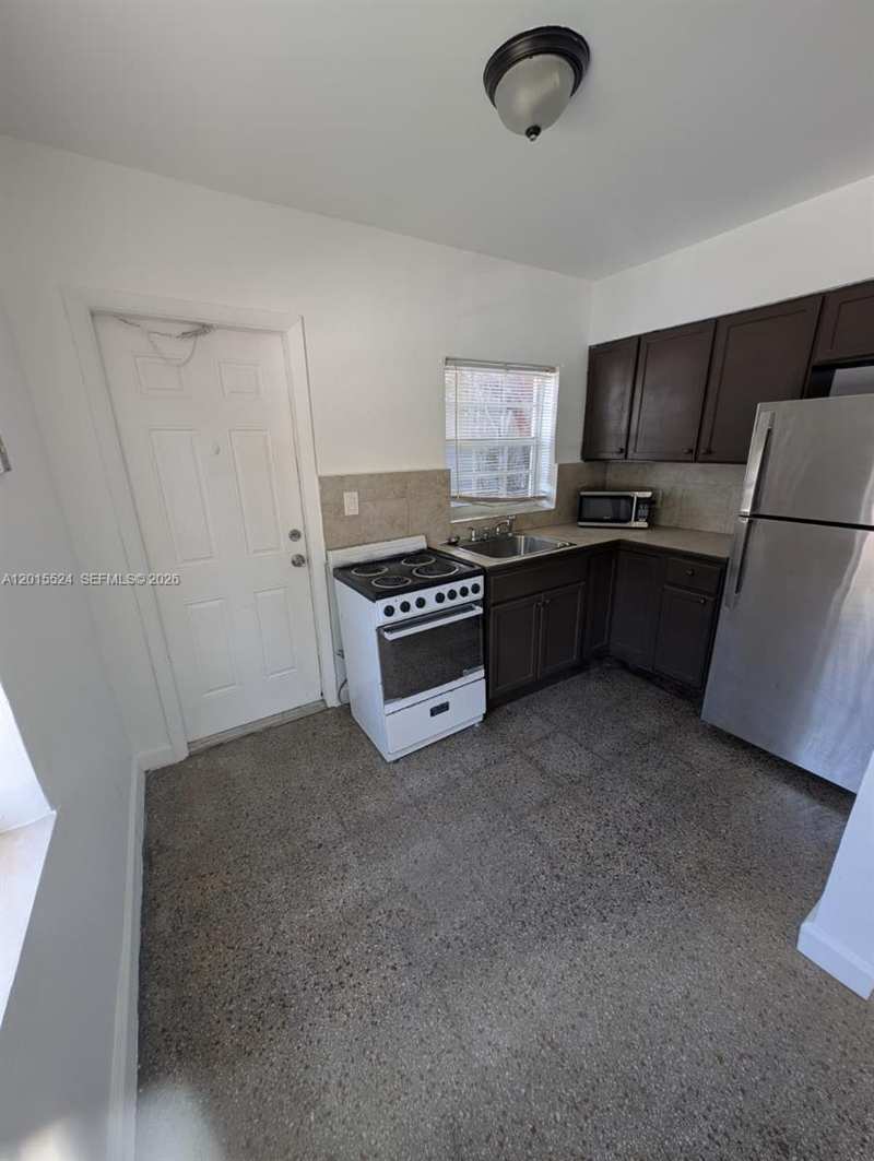 2312 Madison St # 19, Hollywood FL 33020