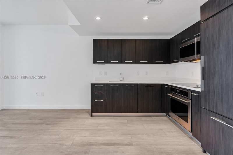 45 SW 9th St # 3502, Miami FL 33130