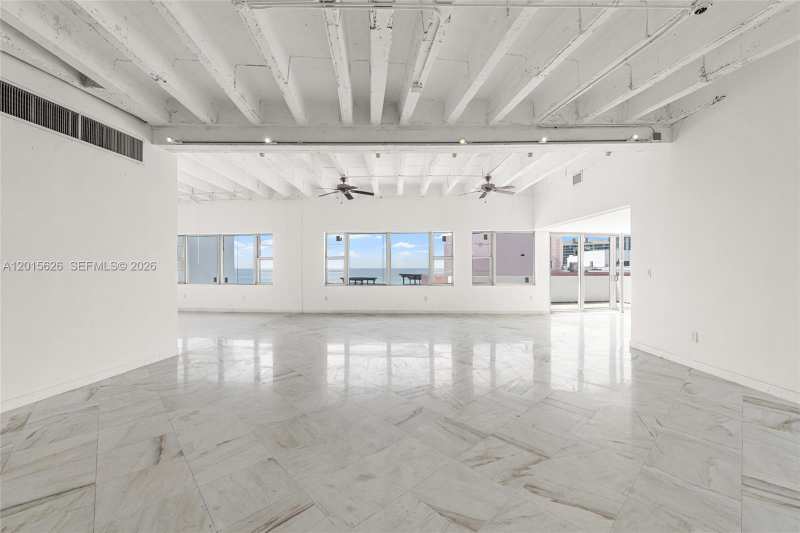 5255 Collins Ave, Miami Beach FL 33140