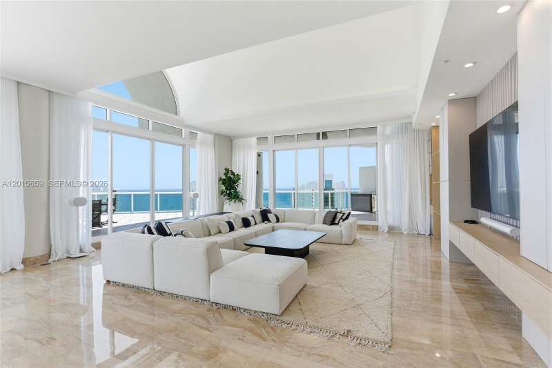 16400 Collins Ave, Sunny Isles Beach FL 33160