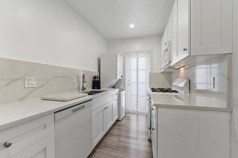 8550 Byron Ave # 2G, Miami Beach FL 33141
