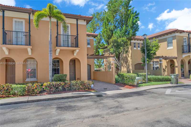 6893 Julia Gardens Dr, Coconut Creek FL 33073