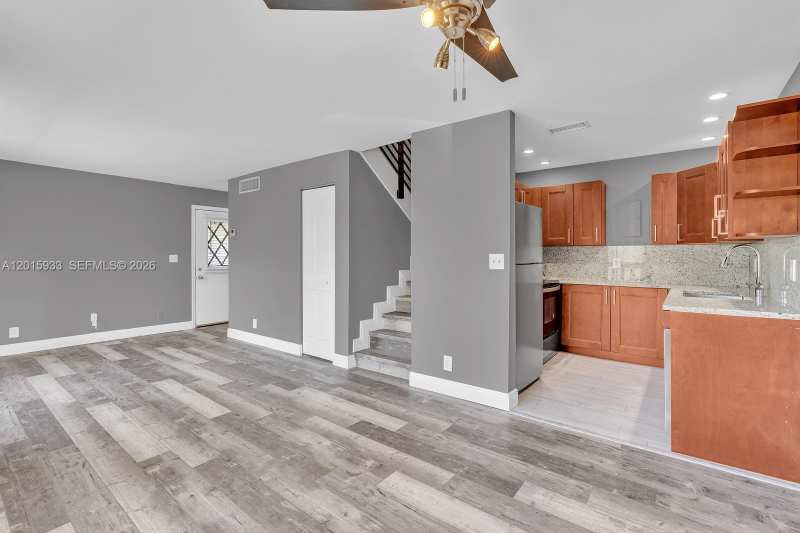 8911 NW 28th Dr # 32B, Coral Springs FL 33065