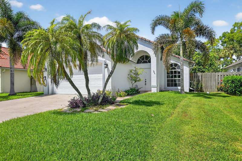 1891 Oak Berry Circle, Wellington FL 33414