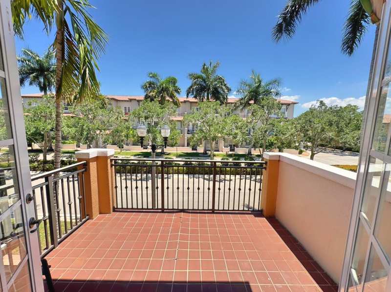 474 SW 147th Avenue, Pembroke Pines FL 33027