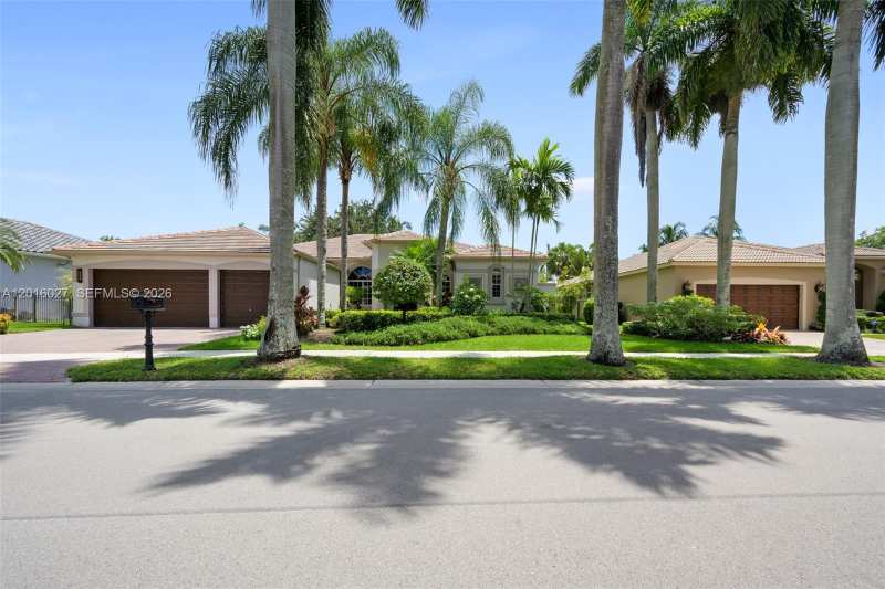 2538 Eagle Run Dr, Weston FL 33327