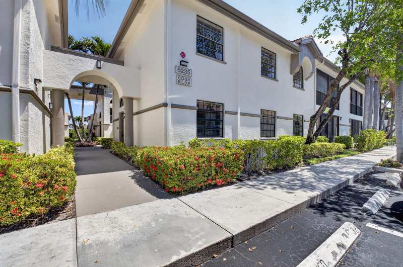 5235 Europa Drive Apt L, Boynton Beach FL 33437