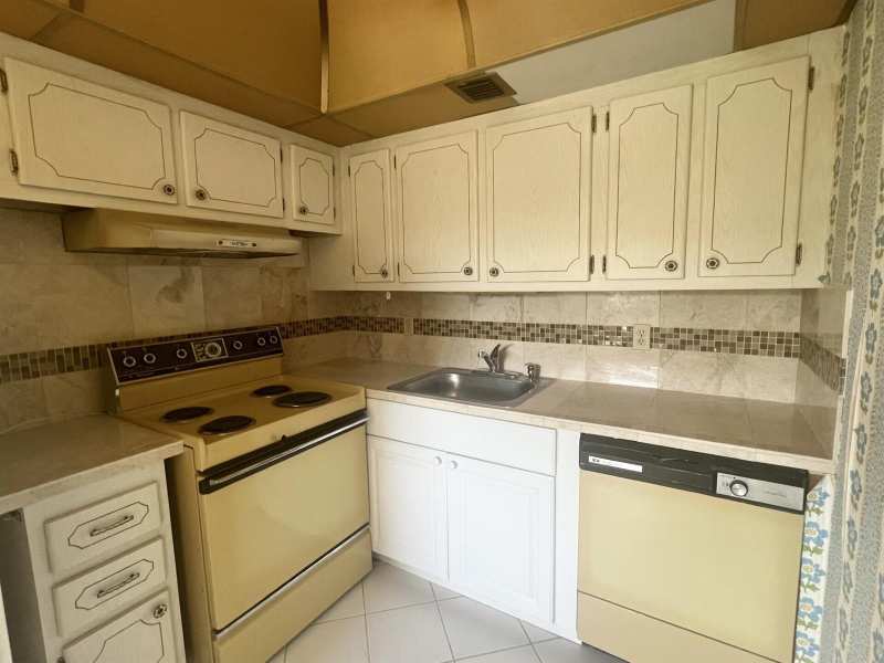 392 Grantham F # 392, Deerfield Beach FL 33442
